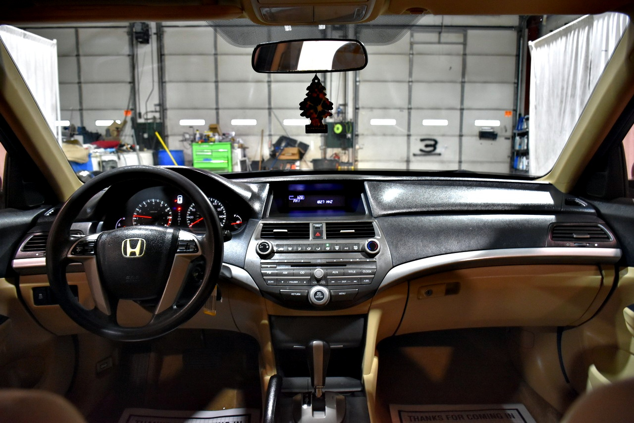 Honda Accord LX sedan AT 2012