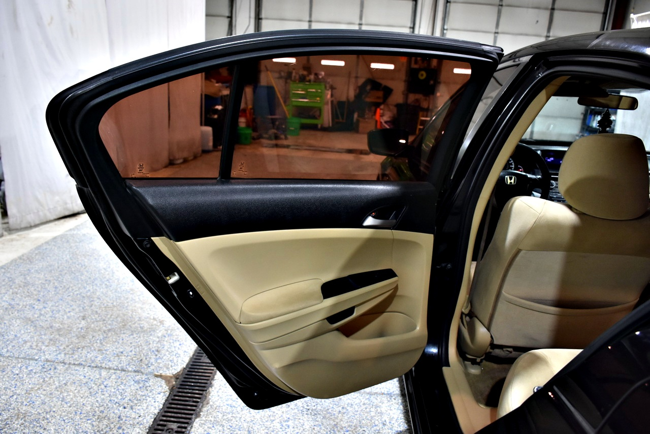 Honda Accord LX sedan AT 2012