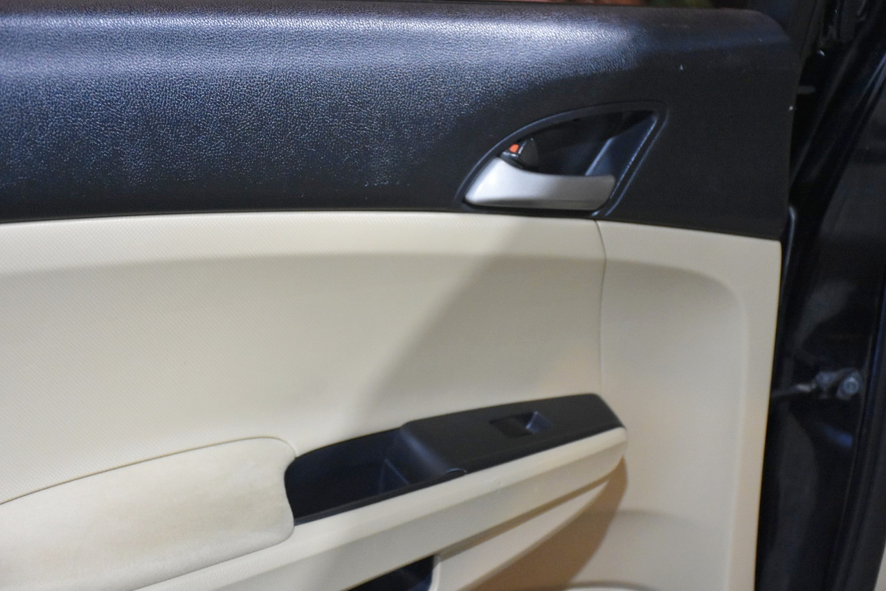 Honda Accord LX sedan AT 2012