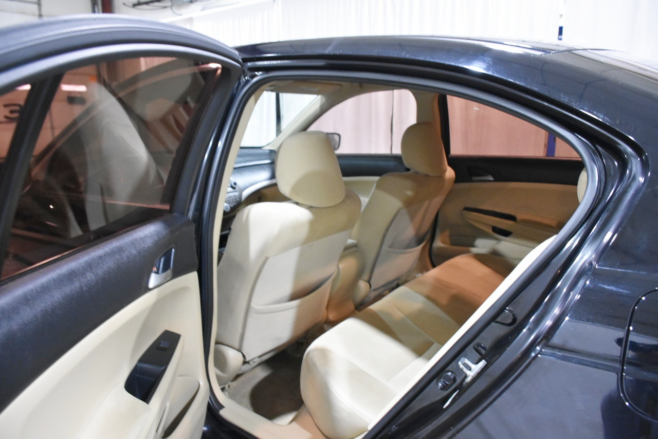 Honda Accord LX sedan AT 2012