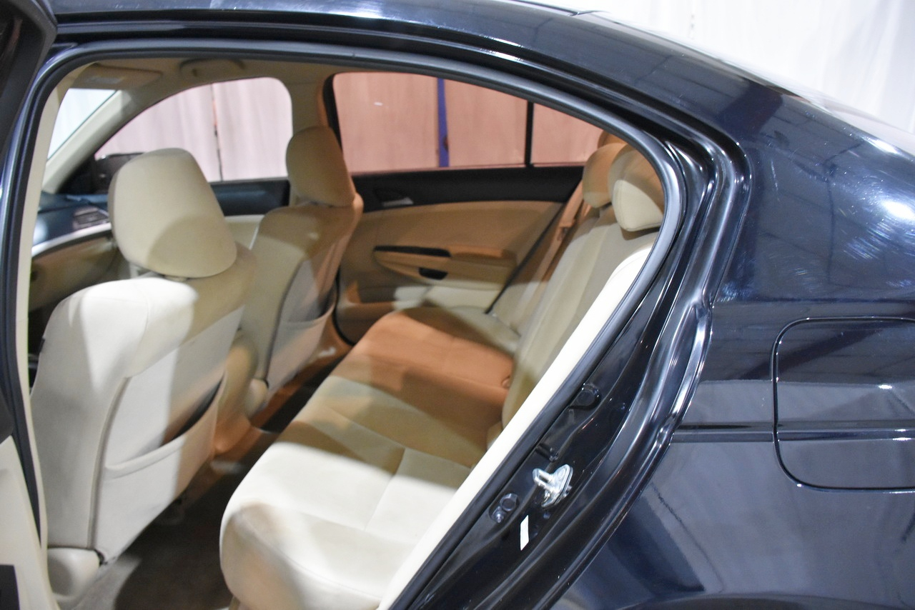 Honda Accord LX sedan AT 2012