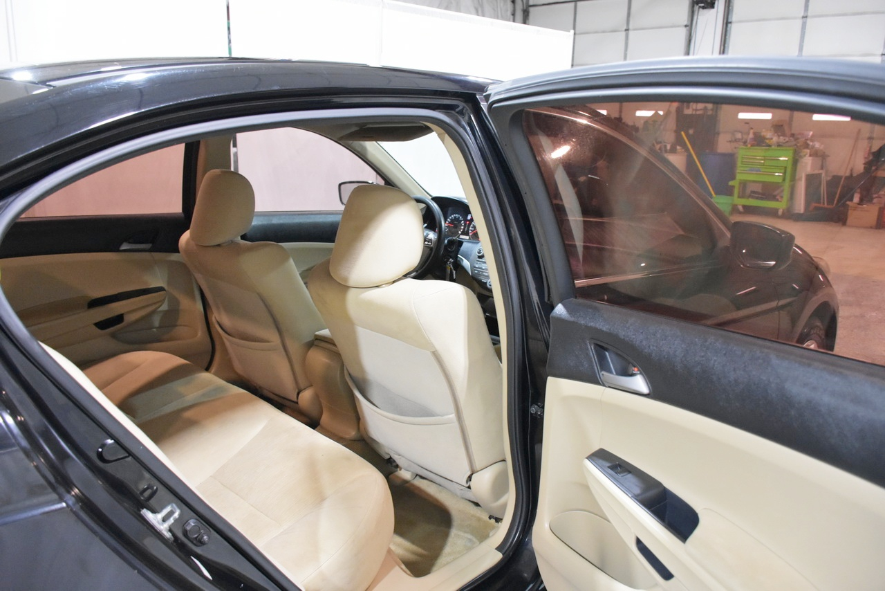 Honda Accord LX sedan AT 2012