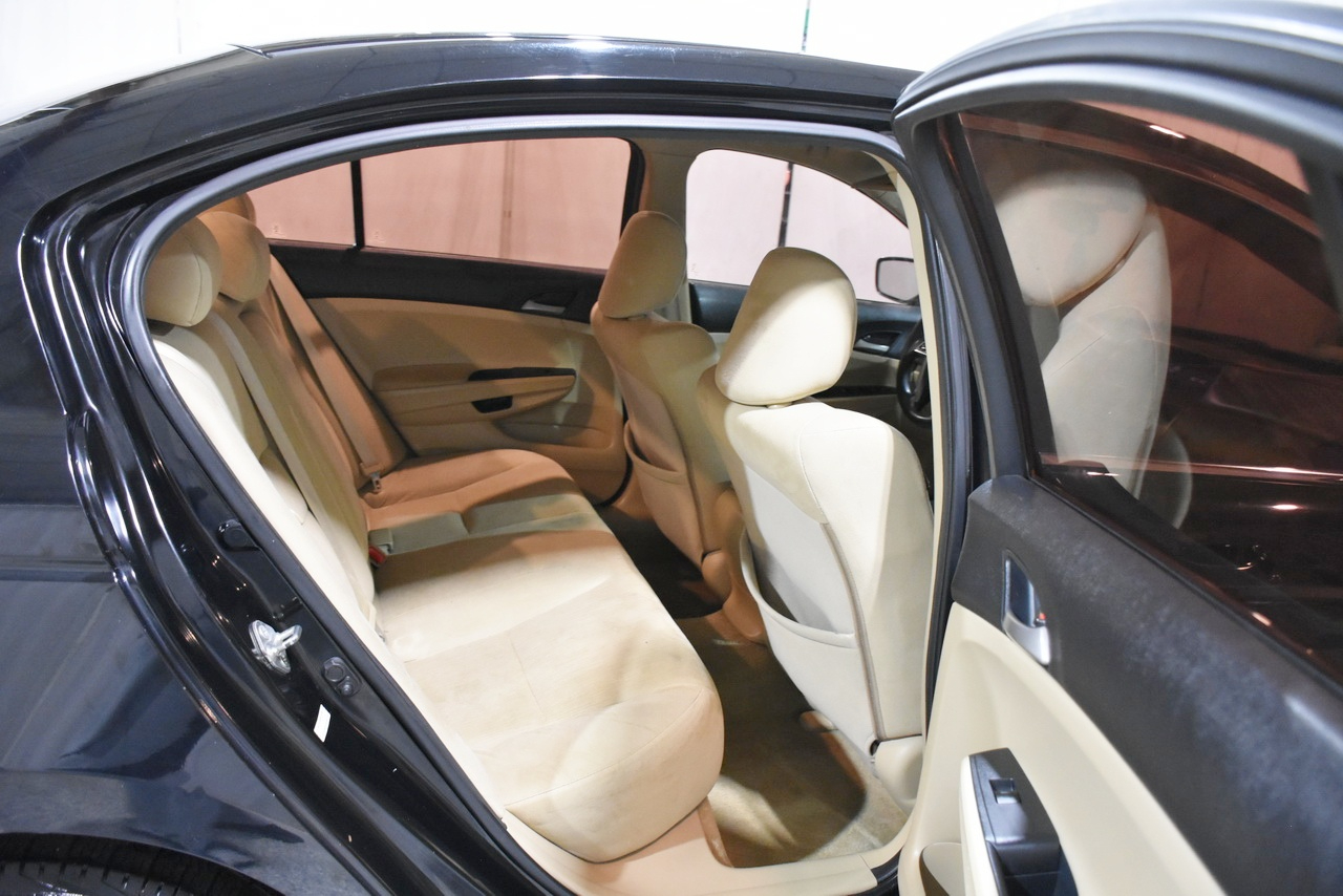 Honda Accord LX sedan AT 2012