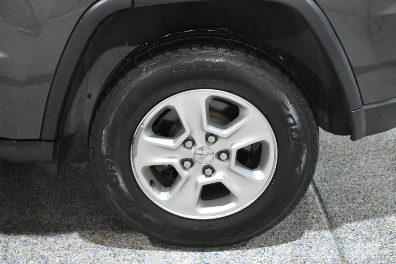 Jeep Grand Cherokee Laredo 4WD 2017