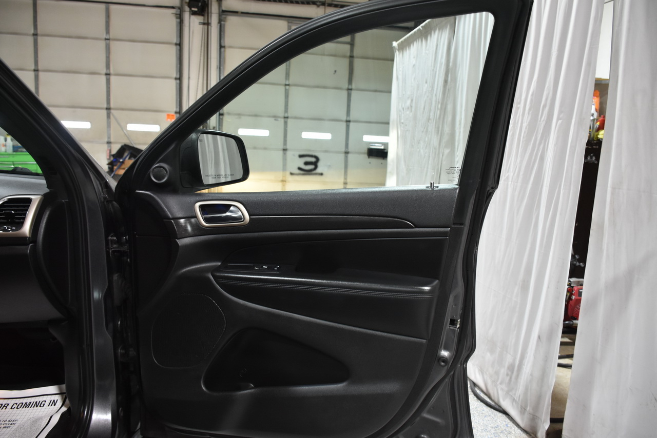 Jeep Grand Cherokee Laredo 4WD 2017