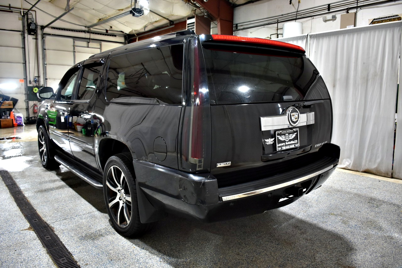 Cadillac Escalade ESV AWD Luxury 2011