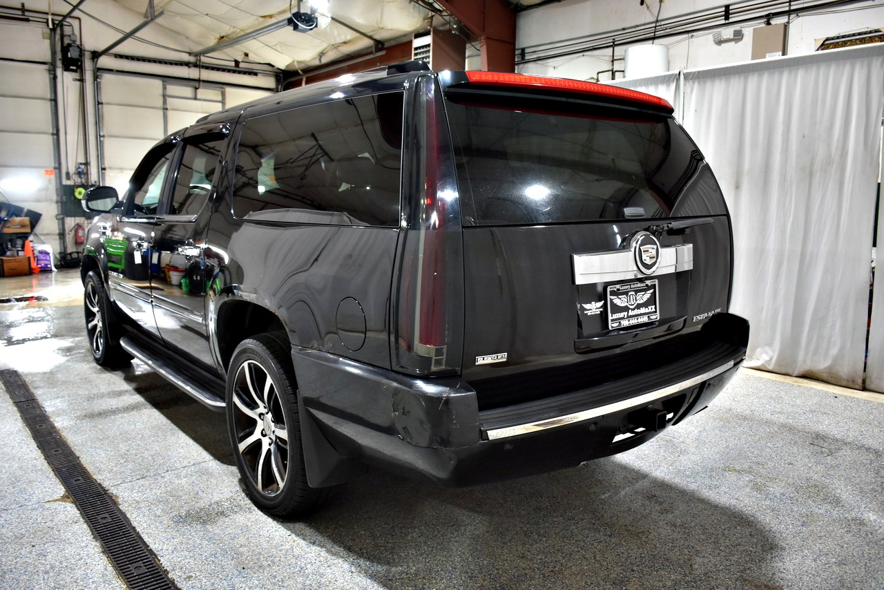 Cadillac Escalade ESV AWD Luxury 2011
