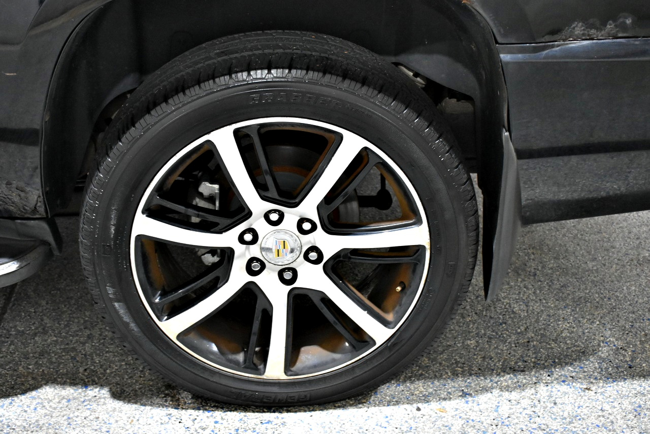 Cadillac Escalade ESV AWD Luxury 2011