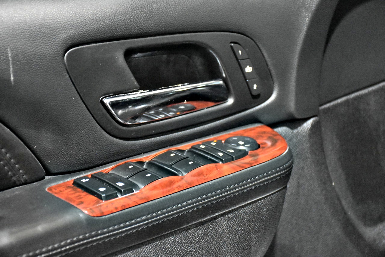 Cadillac Escalade ESV AWD Luxury 2011