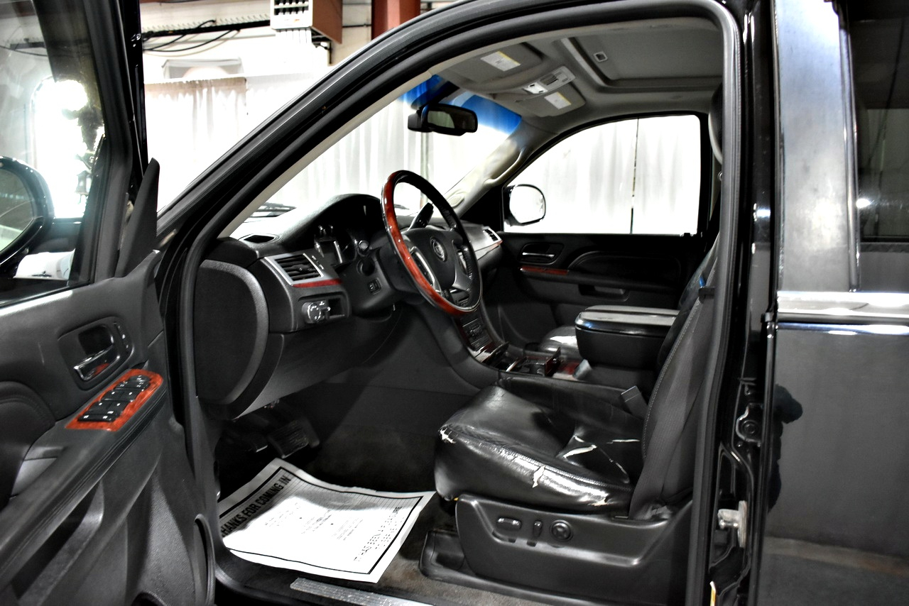 Cadillac Escalade ESV AWD Luxury 2011