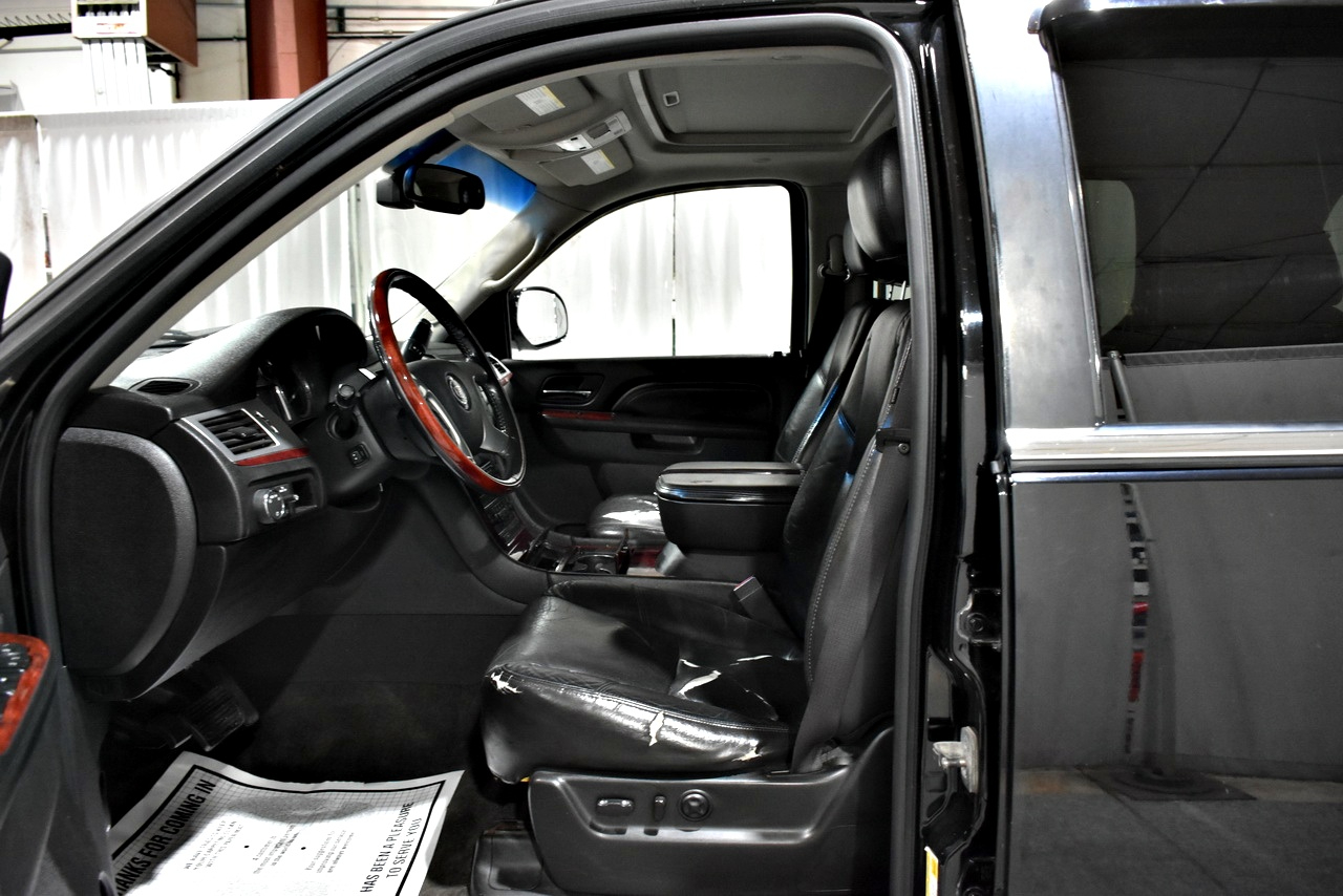 Cadillac Escalade ESV AWD Luxury 2011