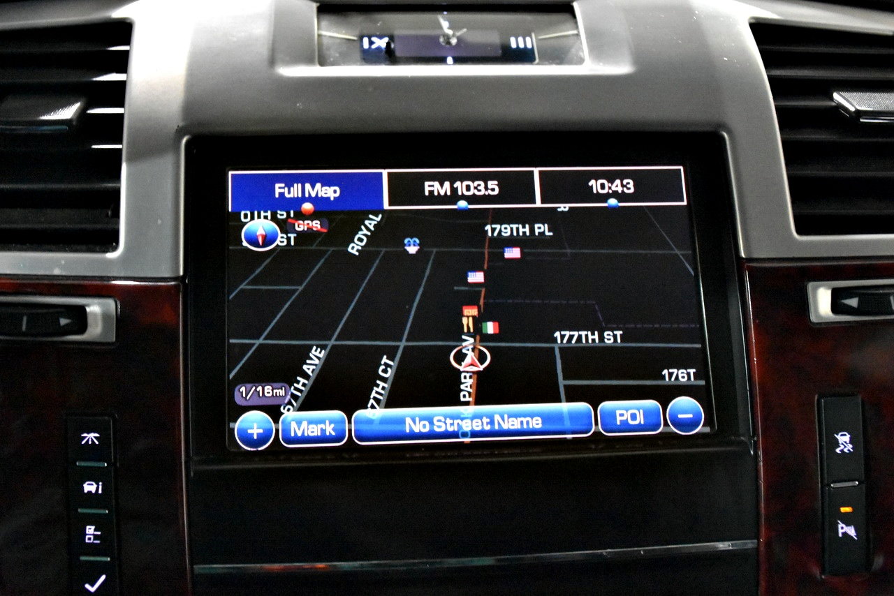 Cadillac Escalade ESV AWD Luxury 2011