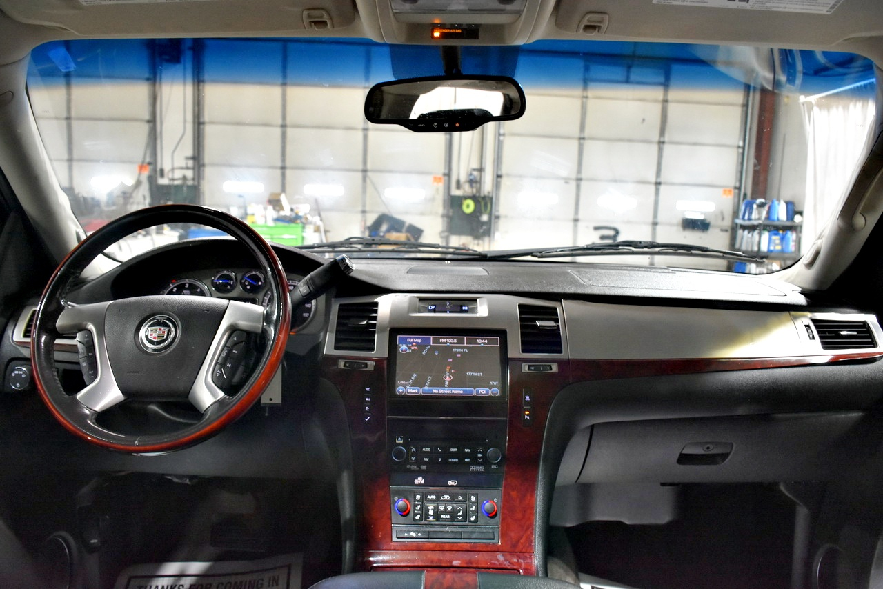 Cadillac Escalade ESV AWD Luxury 2011