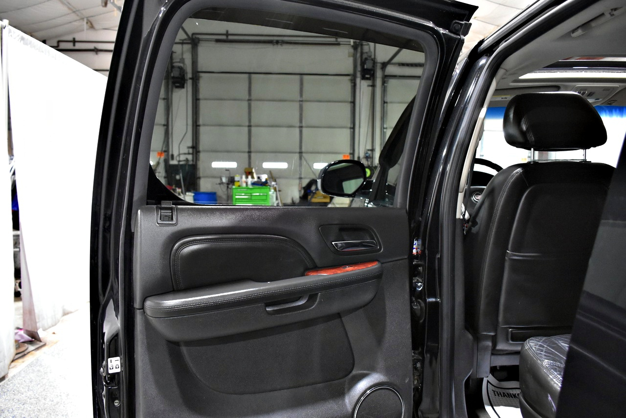 Cadillac Escalade ESV AWD Luxury 2011