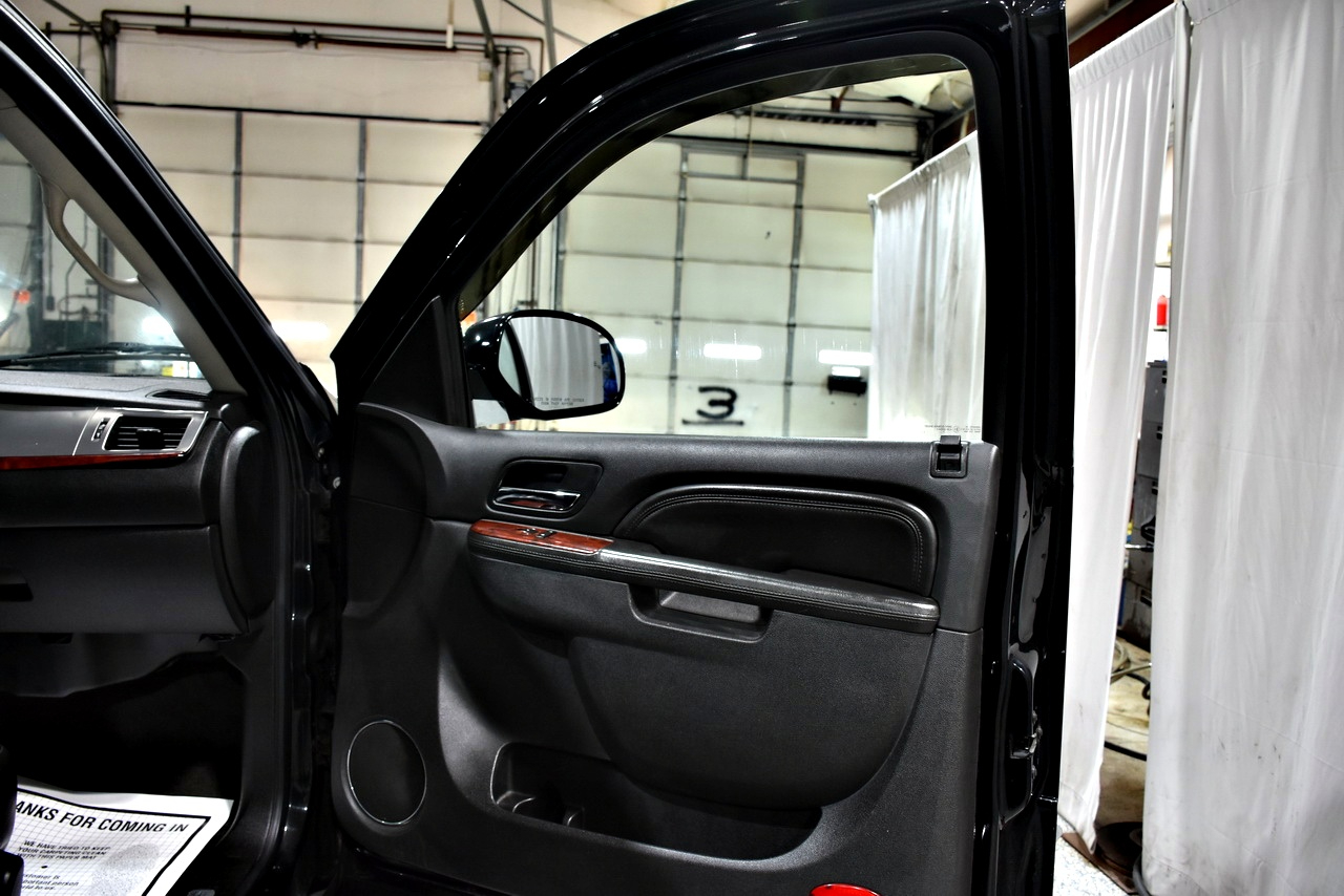 Cadillac Escalade ESV AWD Luxury 2011