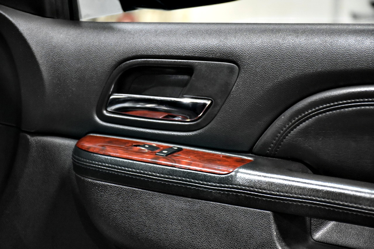 Cadillac Escalade ESV AWD Luxury 2011