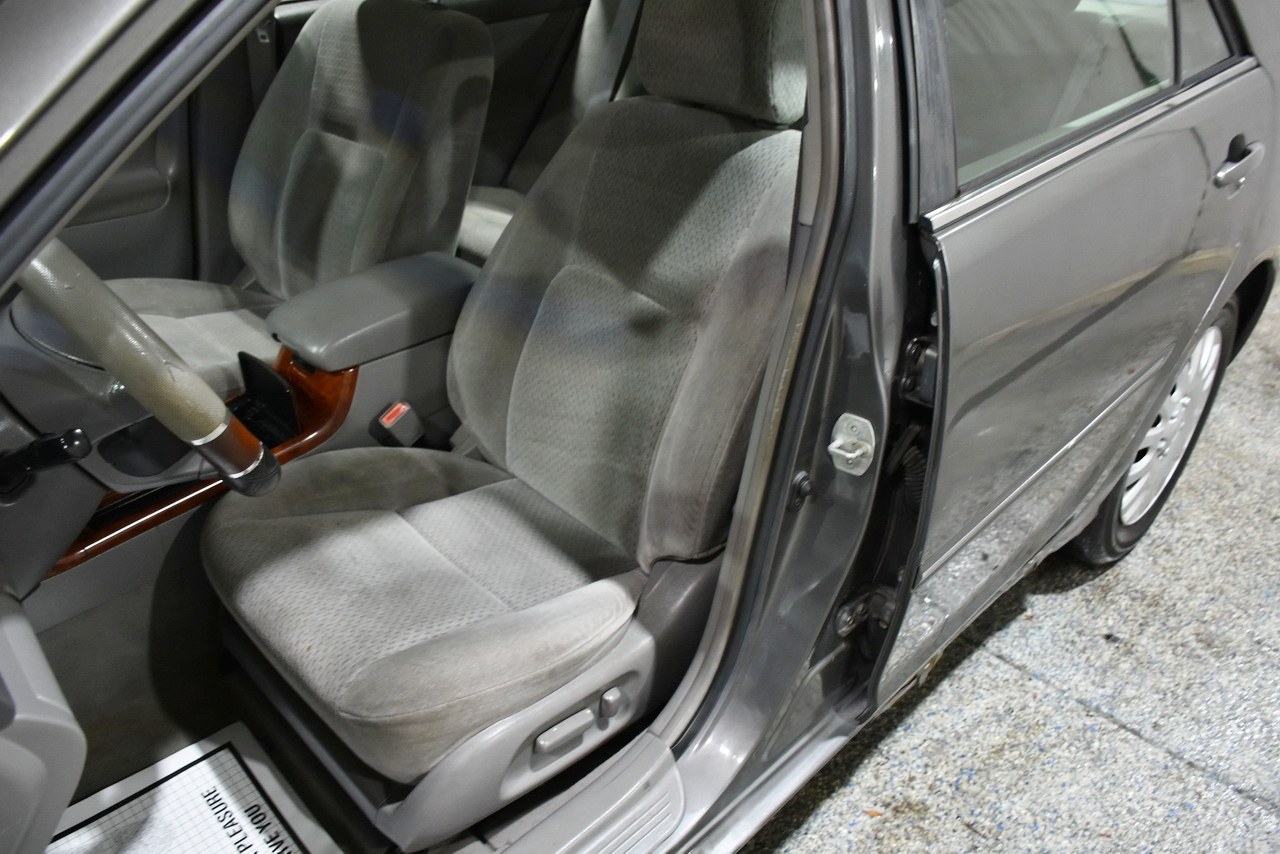 Toyota Camry LE 2002