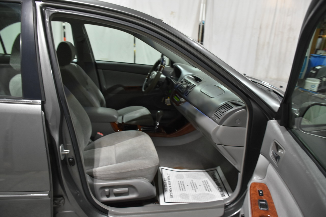 Toyota Camry LE 2002