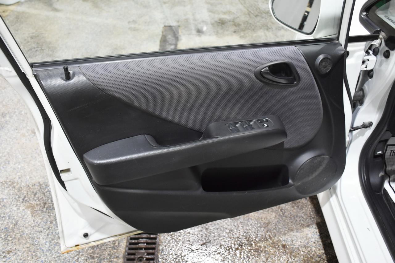 Honda Fit Sport 5-Speed AT 2007