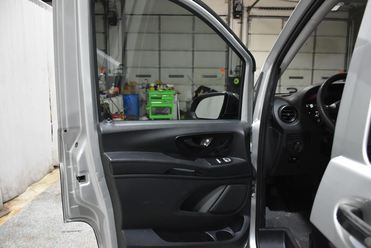 Mercedes-Benz Metris Passenger Van 2016