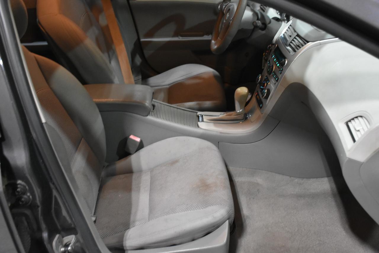 Chevrolet Malibu LS 2011