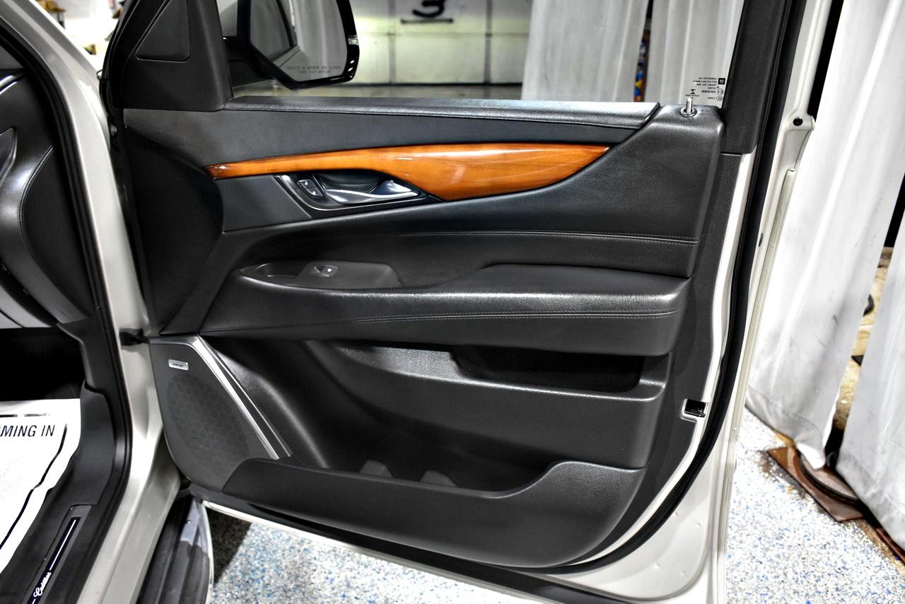 Cadillac Escalade ESV Luxury 2016