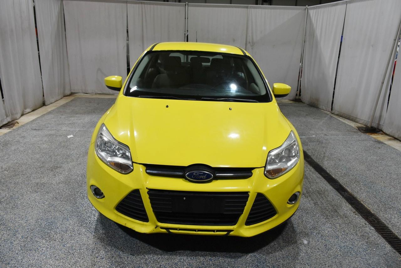 Ford Focus SE 2012