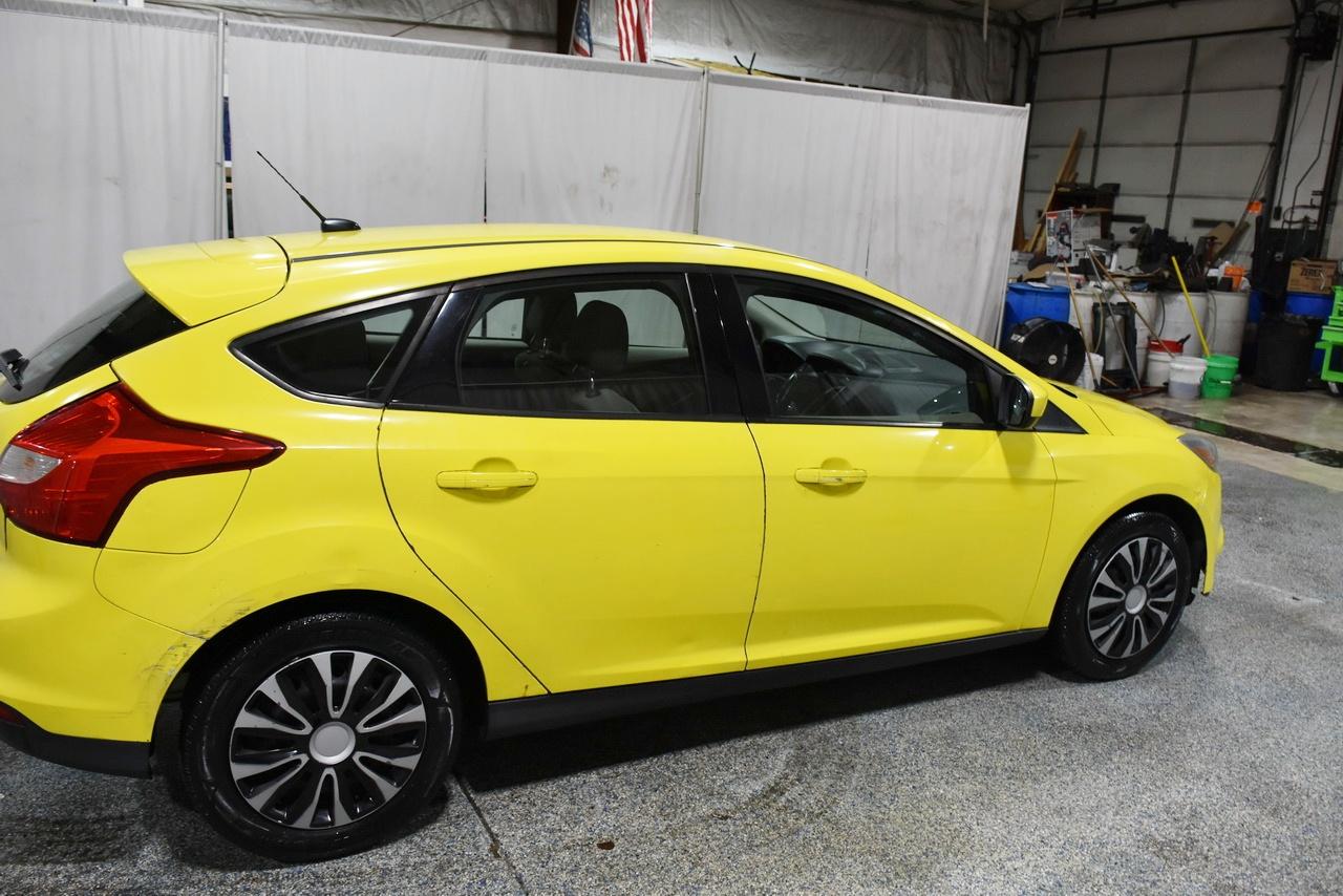 Ford Focus SE 2012