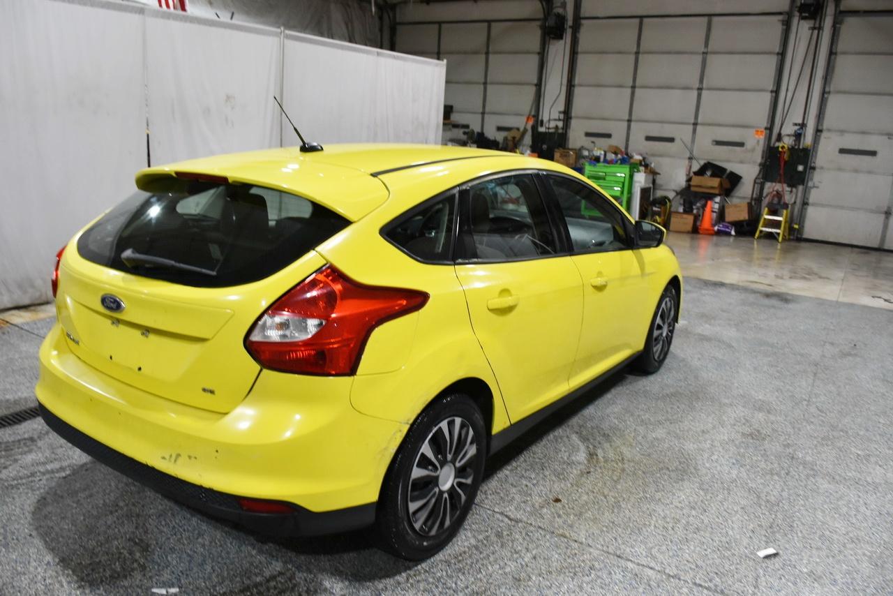 Ford Focus SE 2012