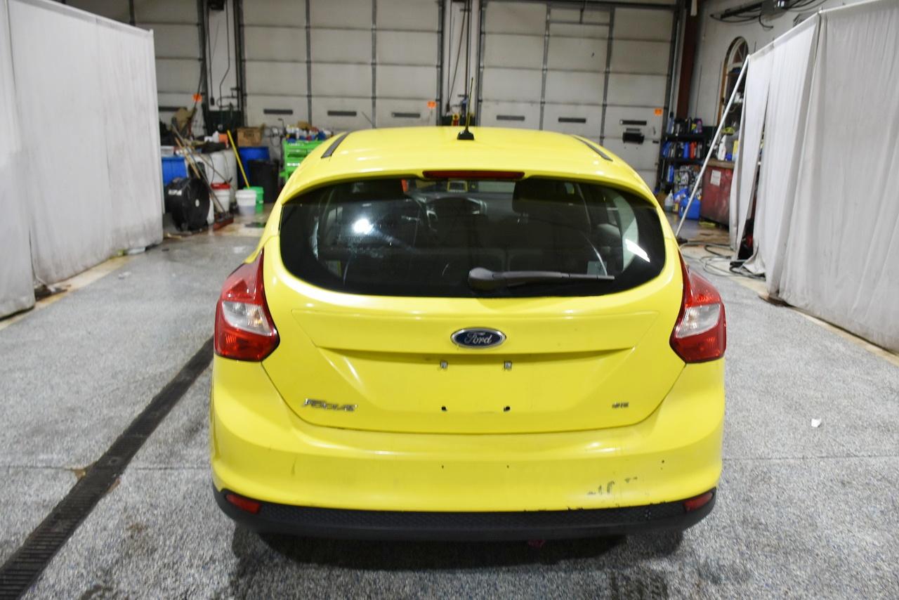 Ford Focus SE 2012