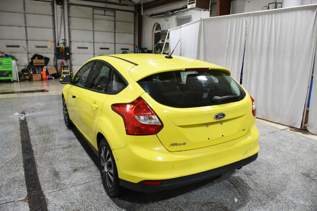 Ford Focus SE 2012