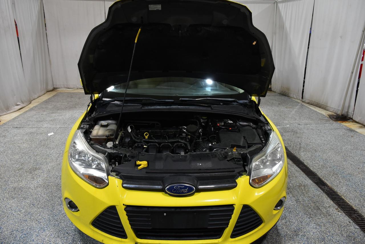 Ford Focus SE 2012