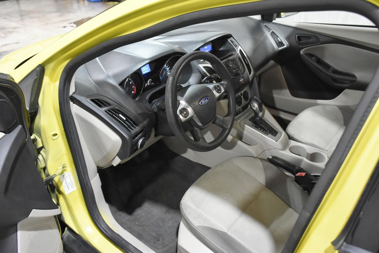Ford Focus SE 2012