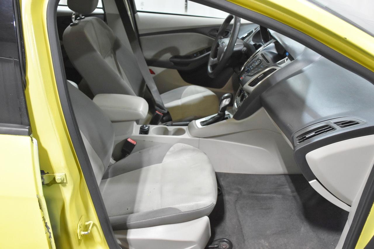 Ford Focus SE 2012