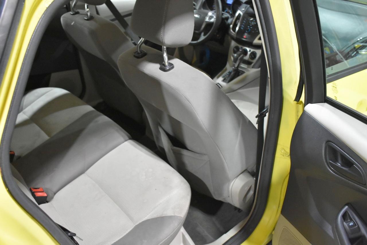 Ford Focus SE 2012