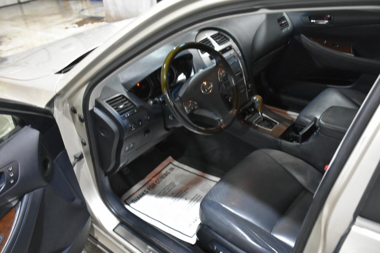 Lexus ES 350 Sedan 2010