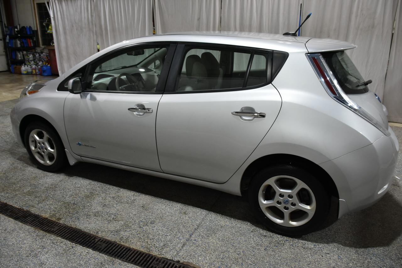 Nissan Leaf S 2013