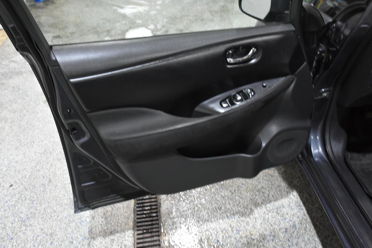 Nissan Leaf S 2013