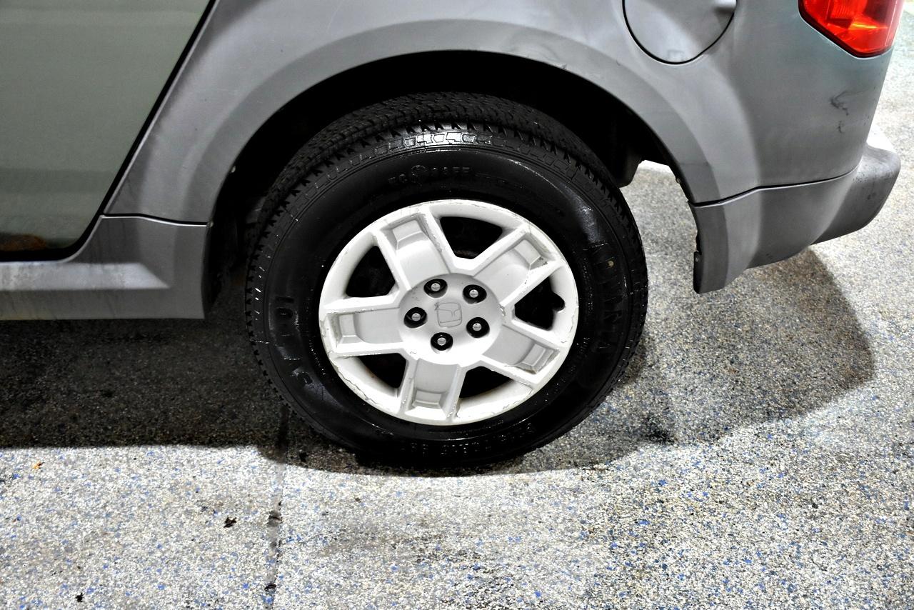Honda Element LX 2WD 5-spd MT 2005