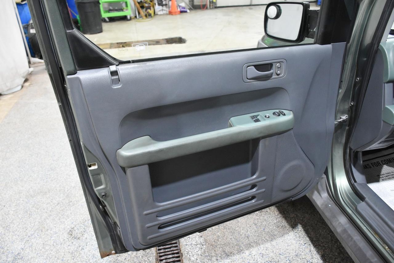 Honda Element LX 2WD 5-spd MT 2005