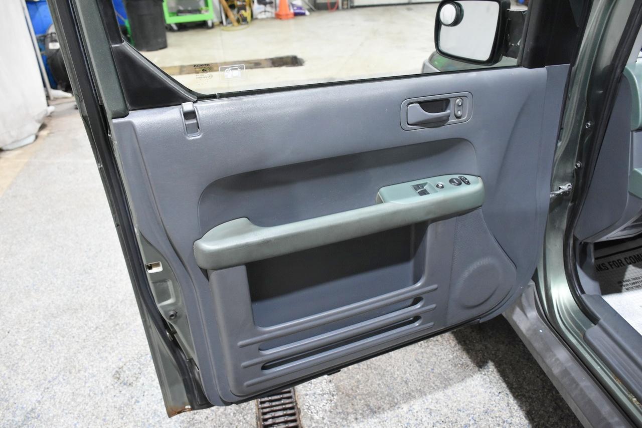 Honda Element LX 2WD 5-spd MT 2005