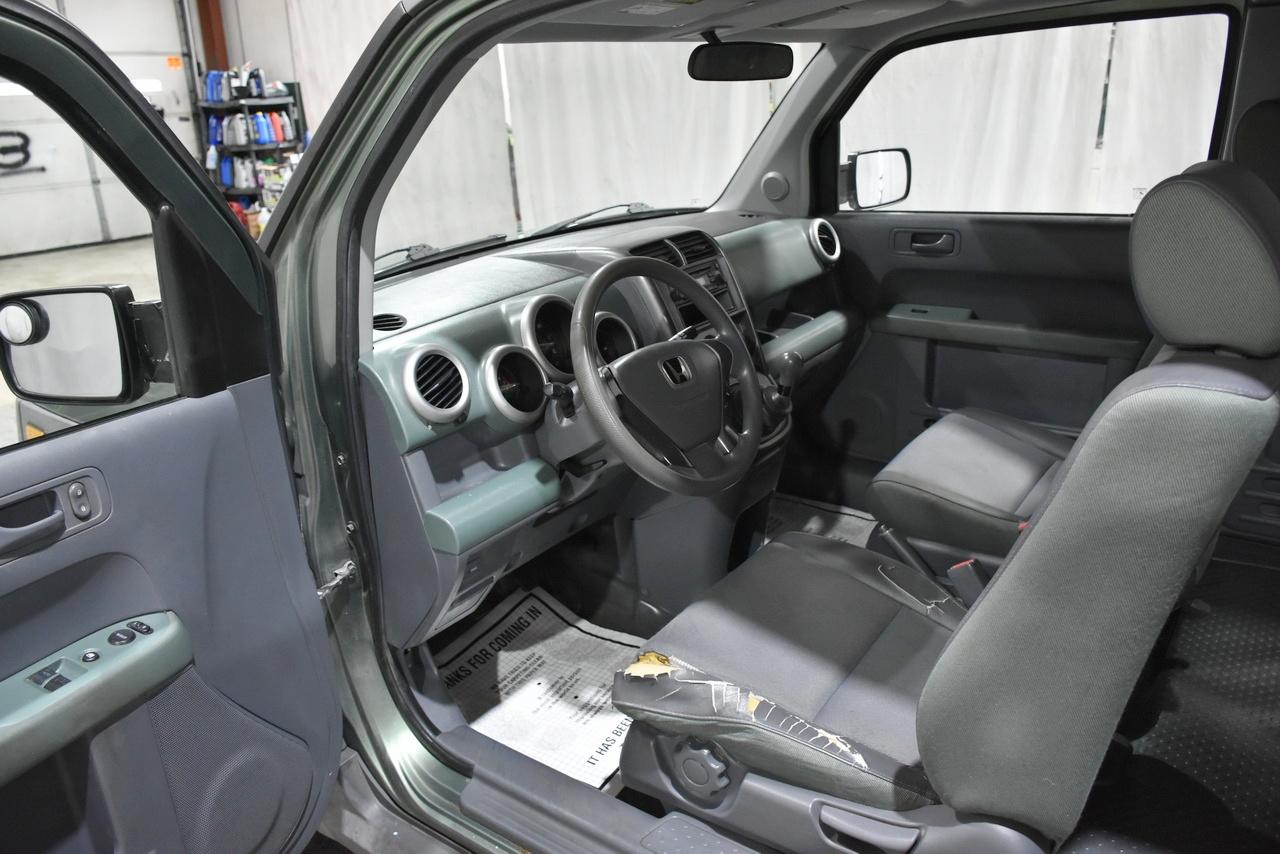 Honda Element LX 2WD 5-spd MT 2005