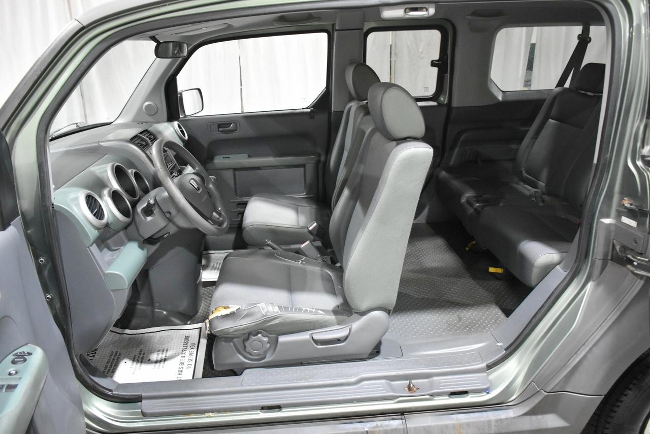 Honda Element LX 2WD 5-spd MT 2005