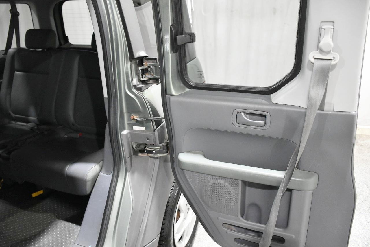 Honda Element LX 2WD 5-spd MT 2005