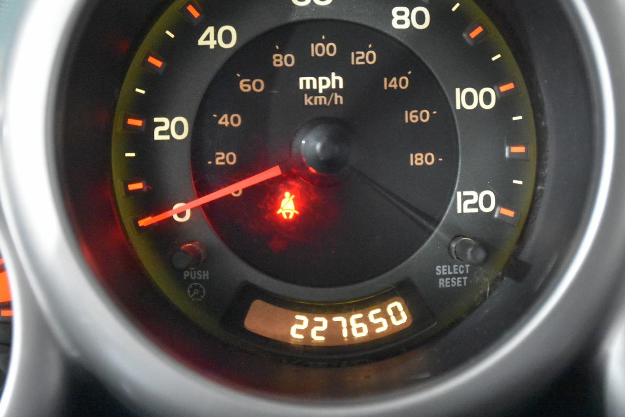 Honda Element LX 2WD 5-spd MT 2005