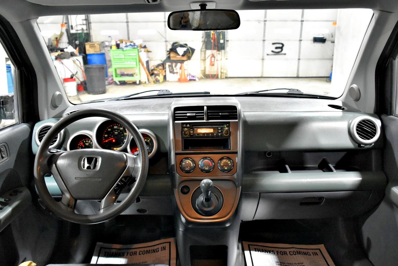 Honda Element LX 2WD 5-spd MT 2005