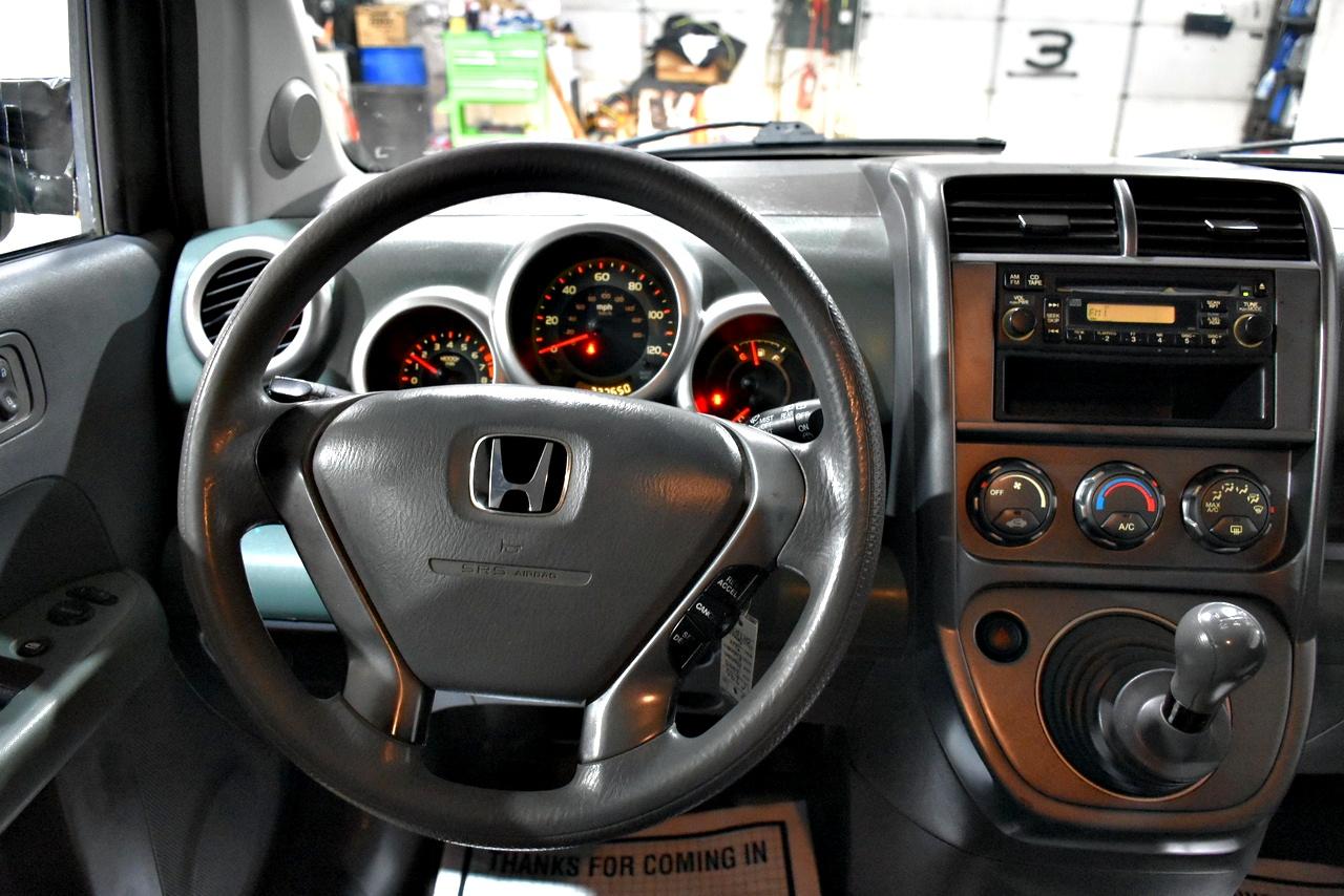 Honda Element LX 2WD 5-spd MT 2005