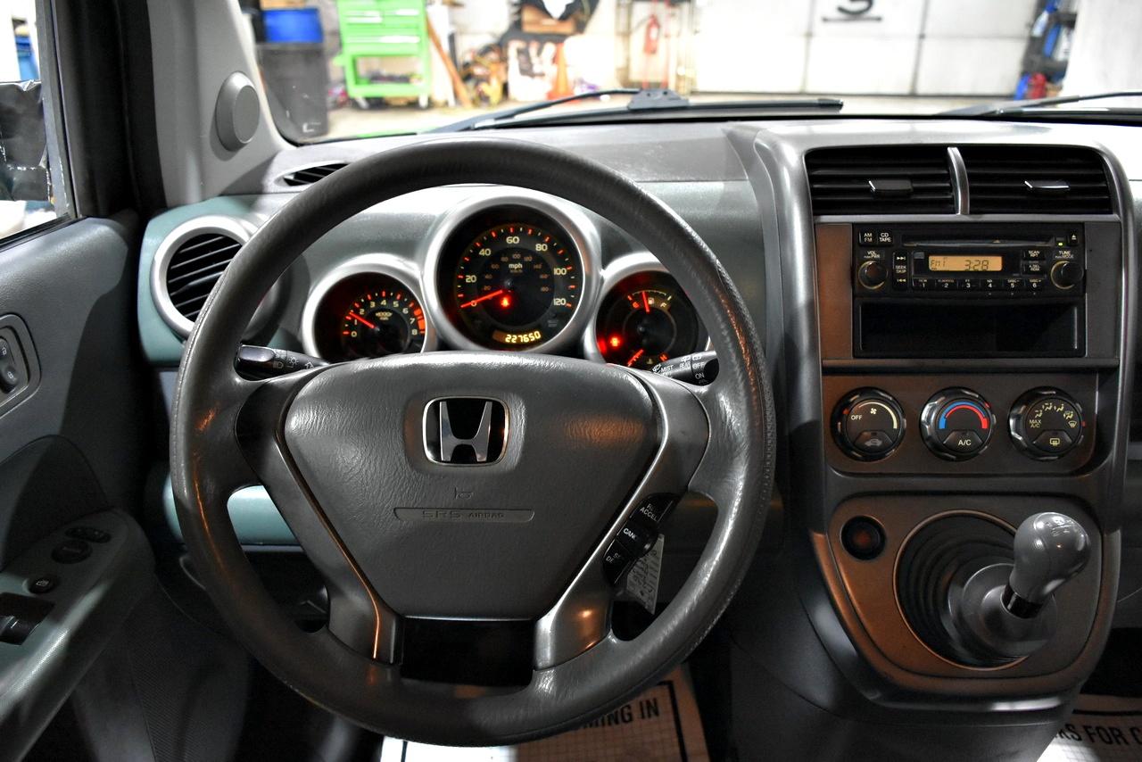 Honda Element LX 2WD 5-spd MT 2005