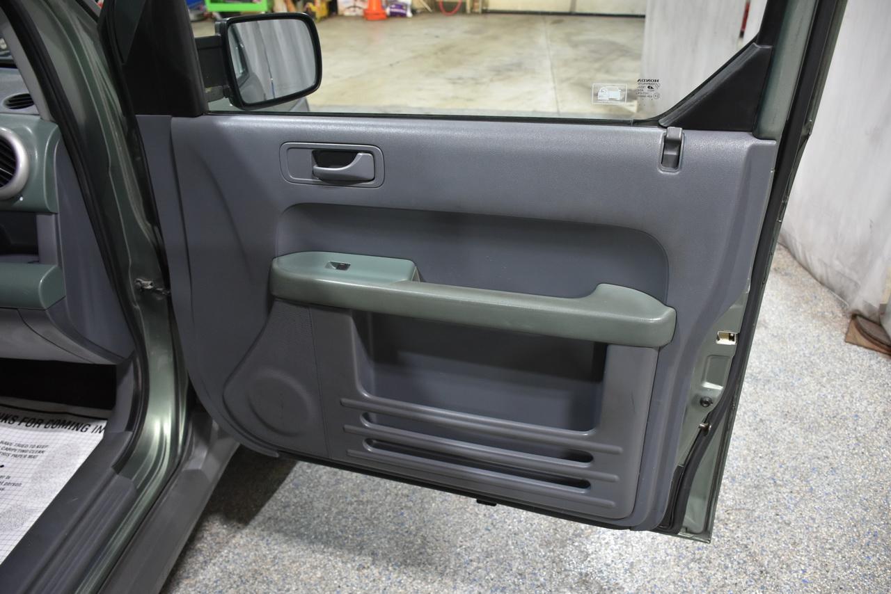 Honda Element LX 2WD 5-spd MT 2005