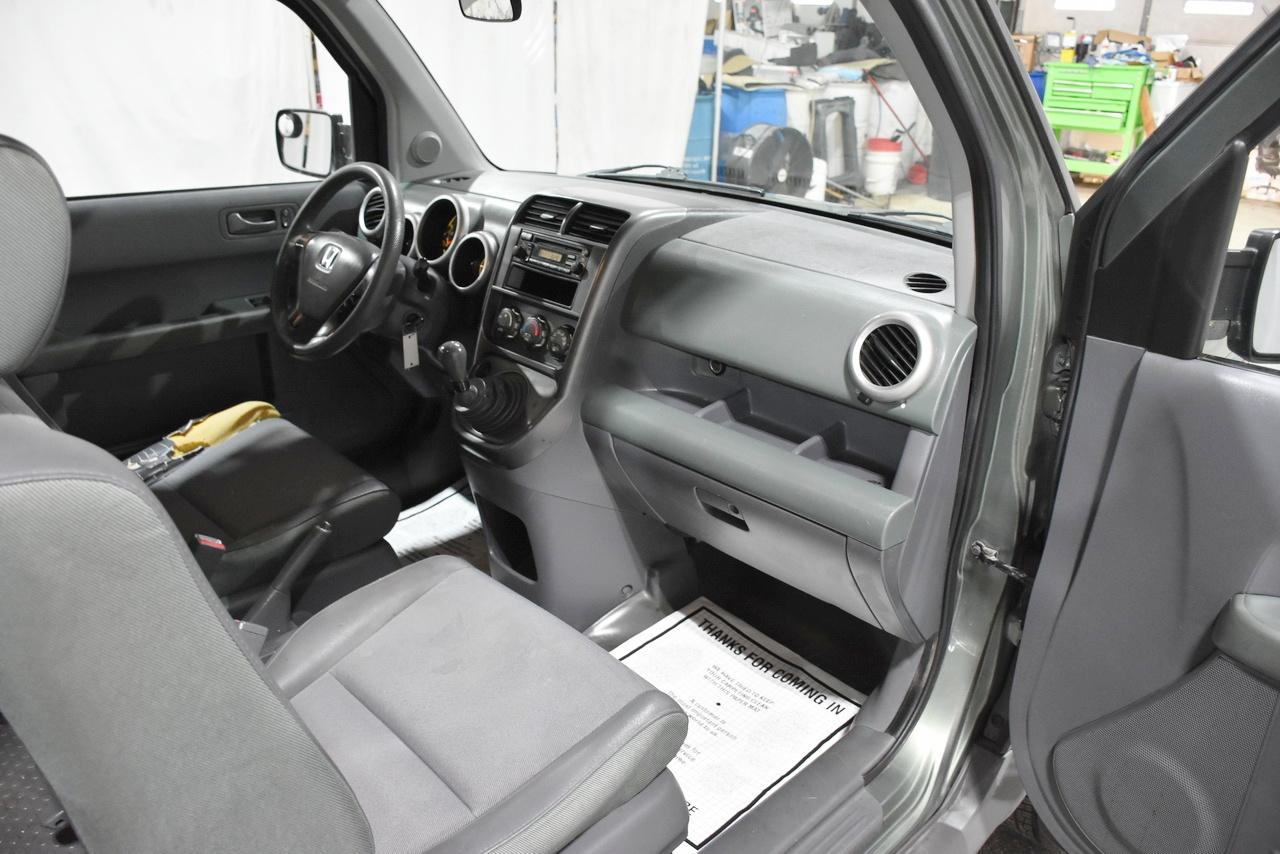 Honda Element LX 2WD 5-spd MT 2005